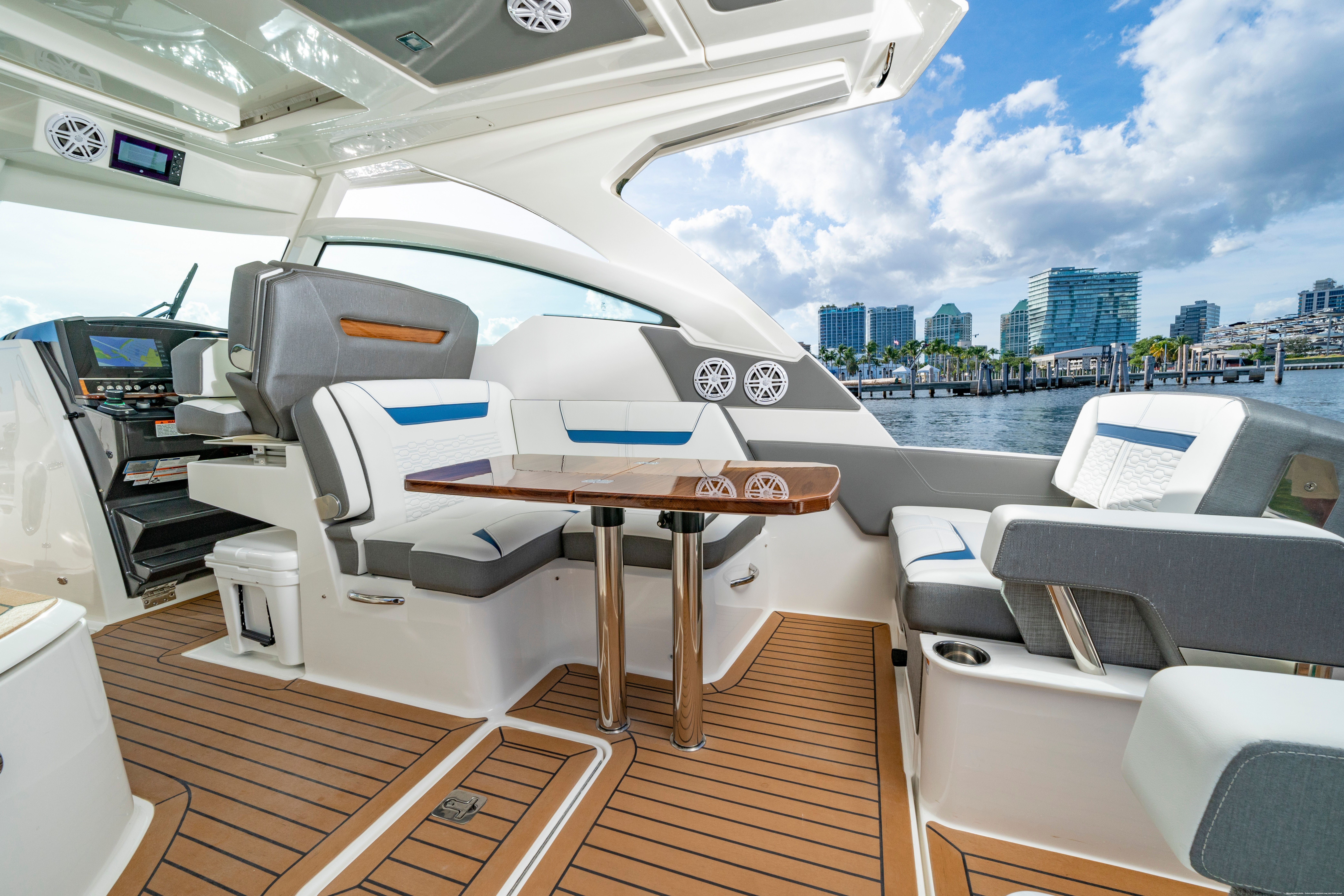 2025 Tiara Yachts LX 34 Image Thumbnail #6