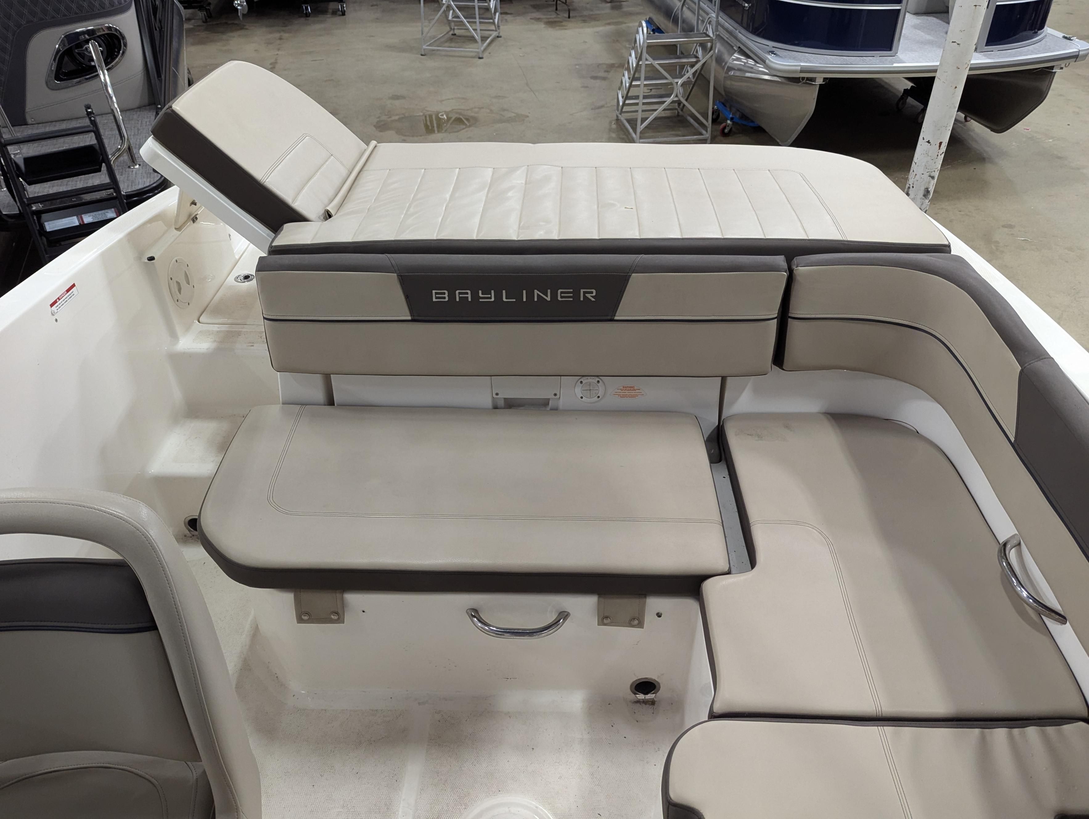 2017 Bayliner
                                                             VR5 Image Thumbnail #9